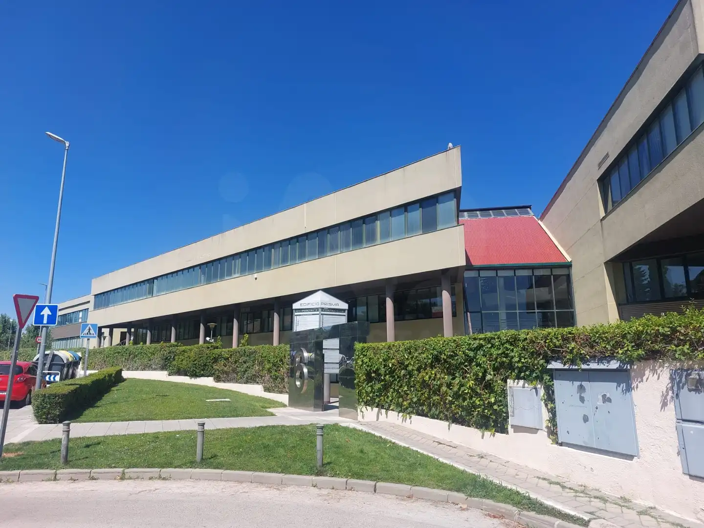 Vista exterior de Local en venta en Las Rozas de Madrid