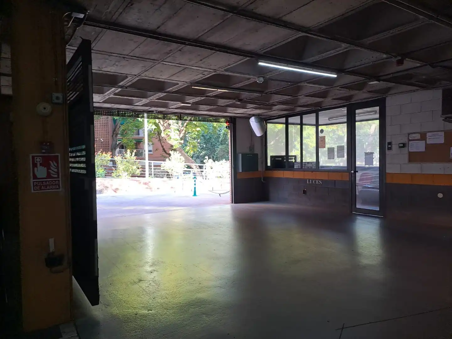 Garage for rent in Badalona