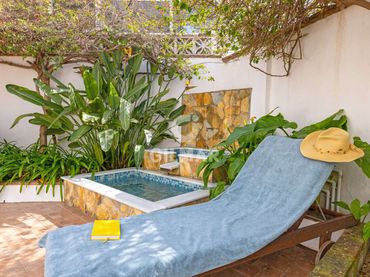 Casa aparellada amb jardí en venda a Estepona Pueblo