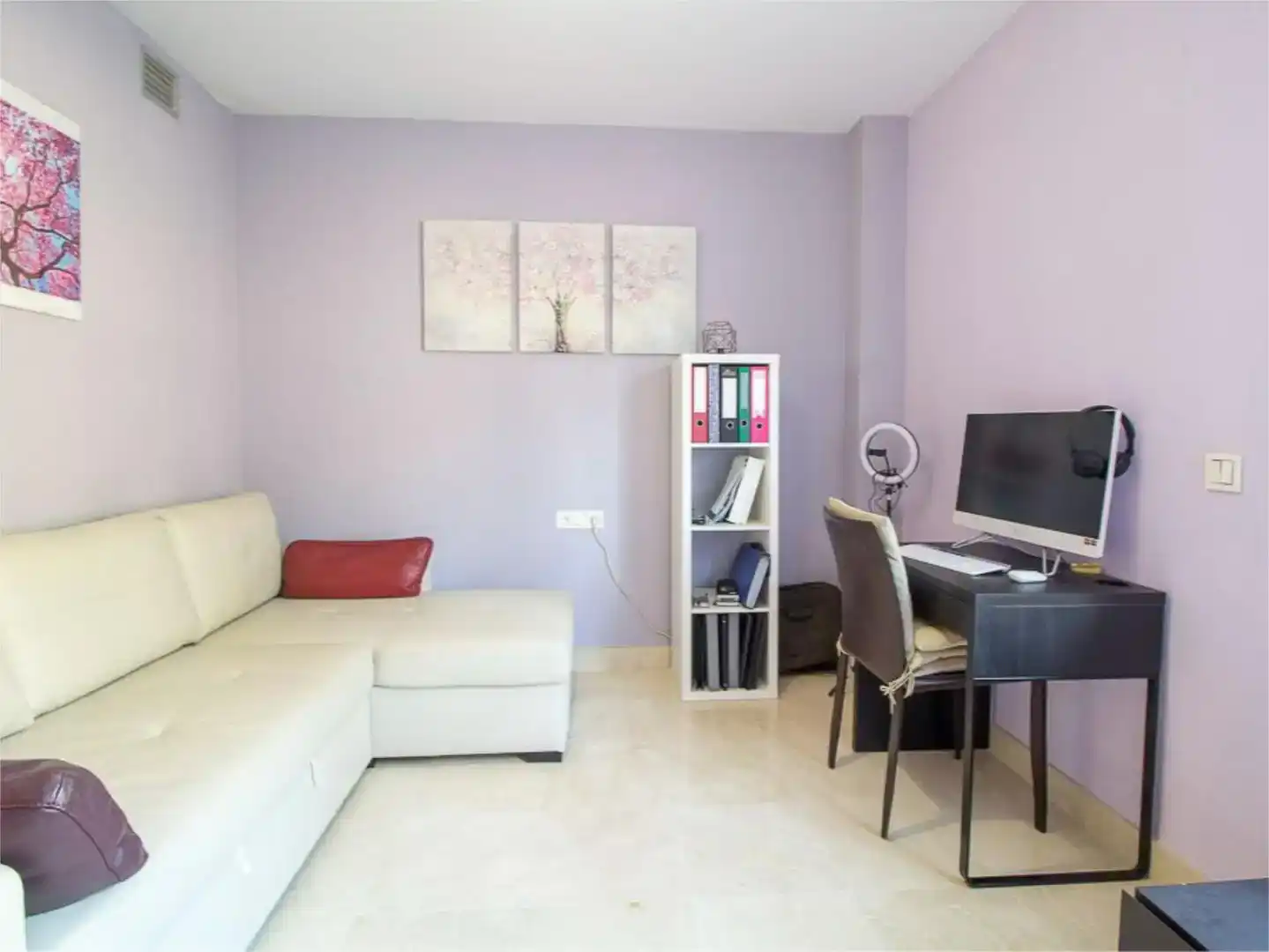 Living room of Flat for sale in Benahavís  with Air Conditioner, Private garden and Parquet flooring