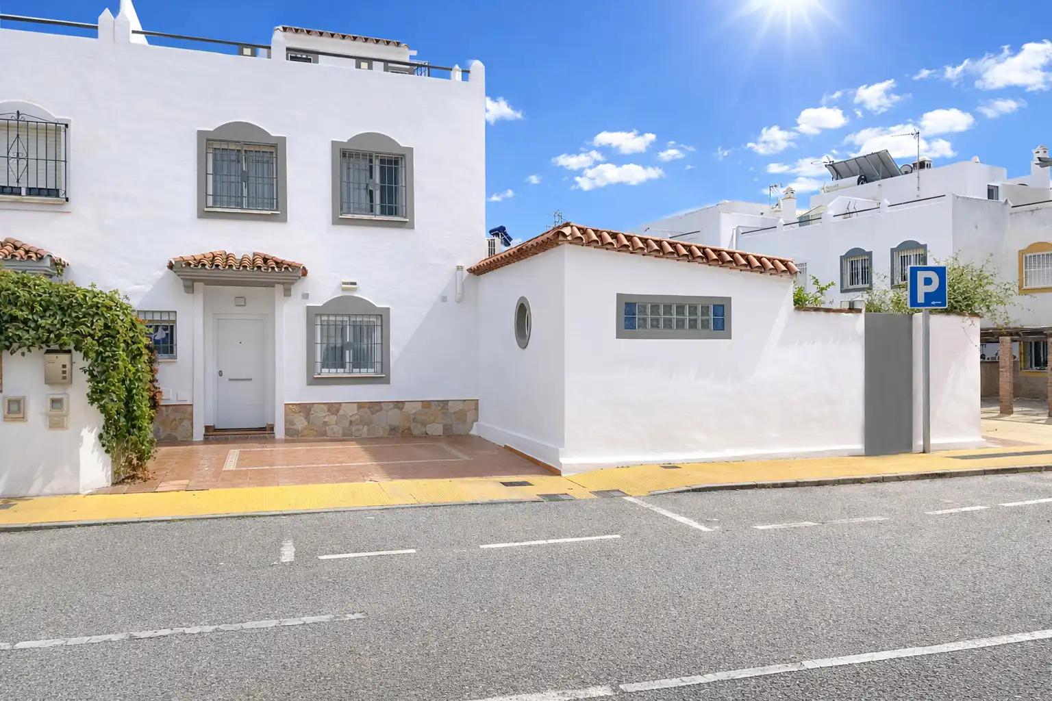 Home with terrace for sale in Estepona Pueblo, imagen 2