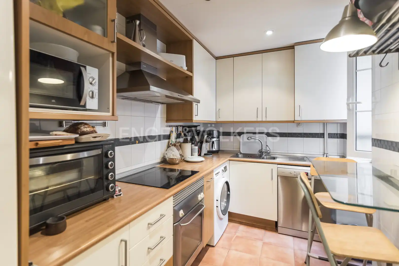 Küche von Wohnung zum Verkauf in Madrid mit Klimaanlage und Heizung