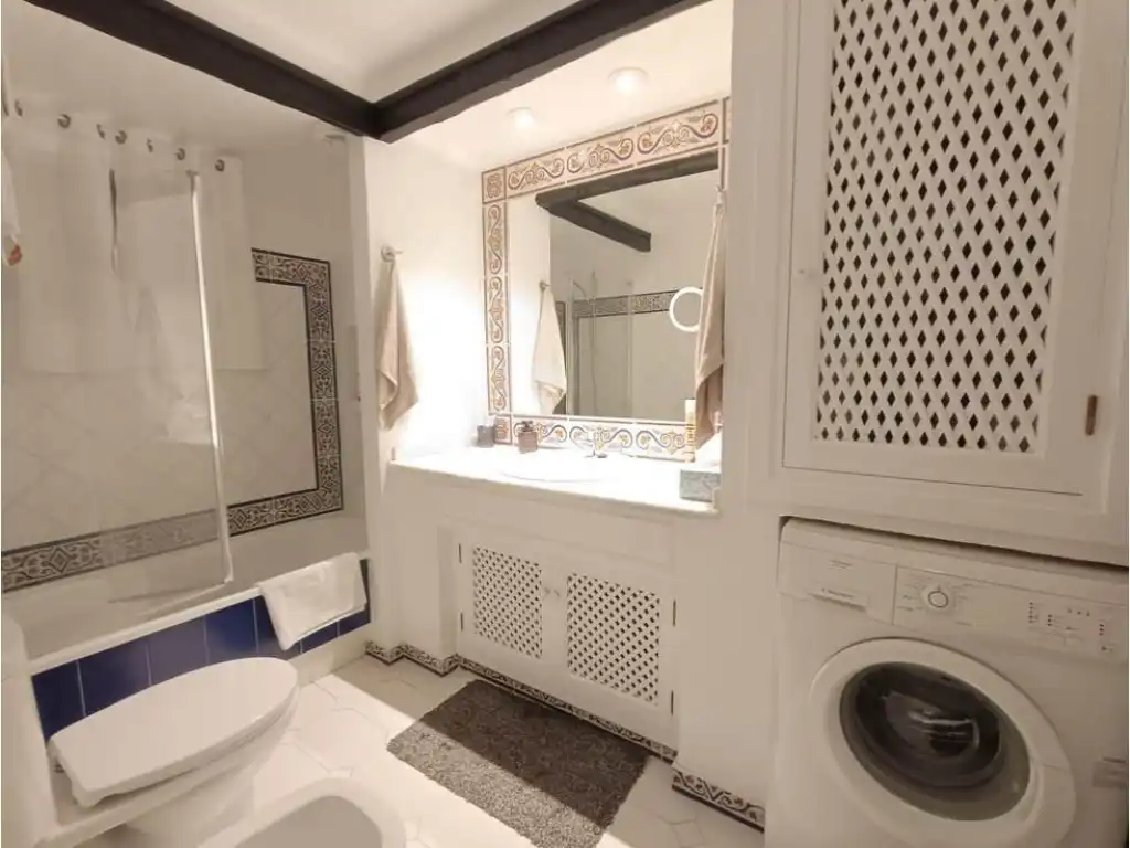 Badezimmer von Wohnungen zum Verkauf in Torrevieja mit Klimaanlage und Privatgarten