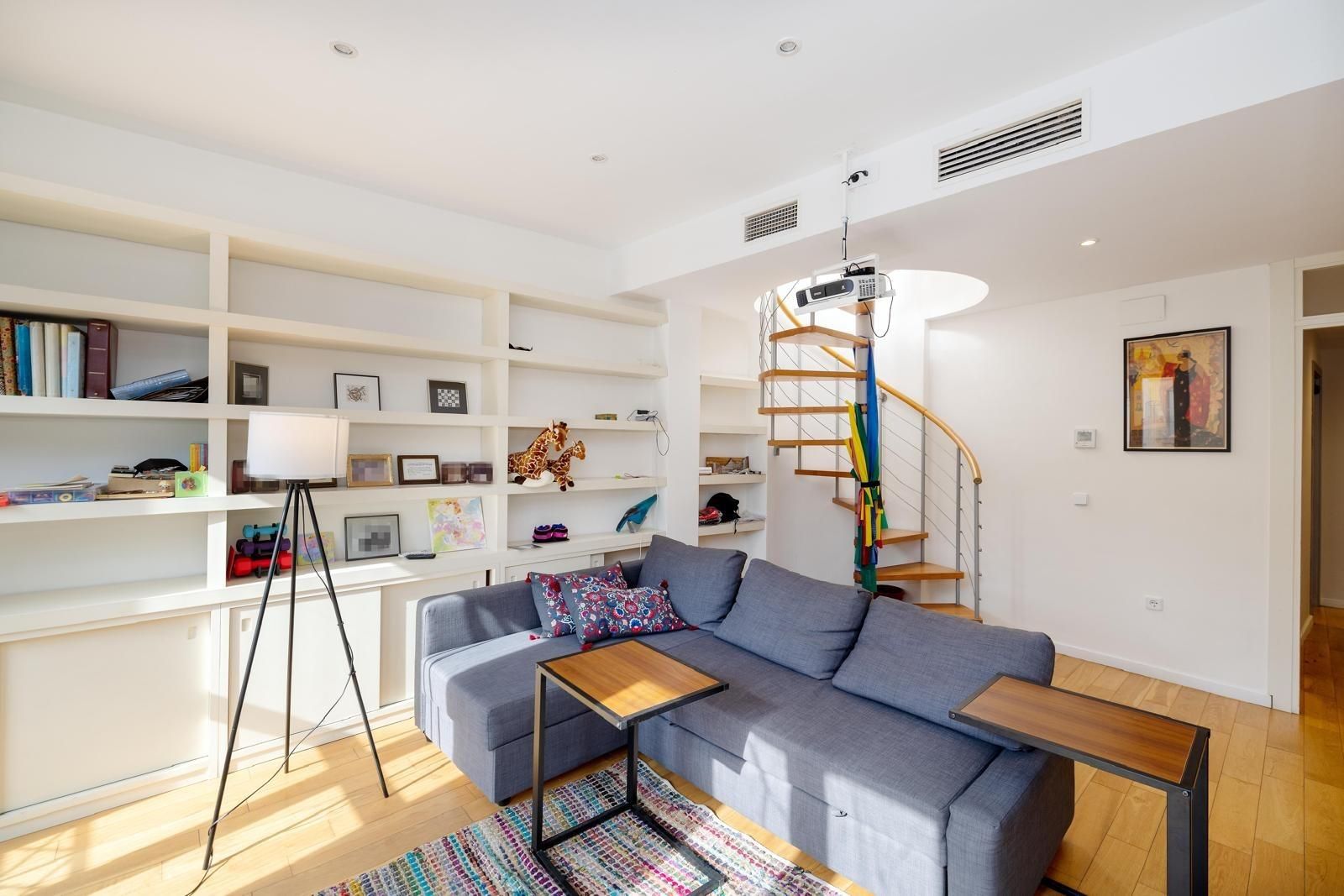 Sala d'estar de Dúplex en venda en  Sevilla Capital amb Aire condicionat, Calefacció i Terrassa