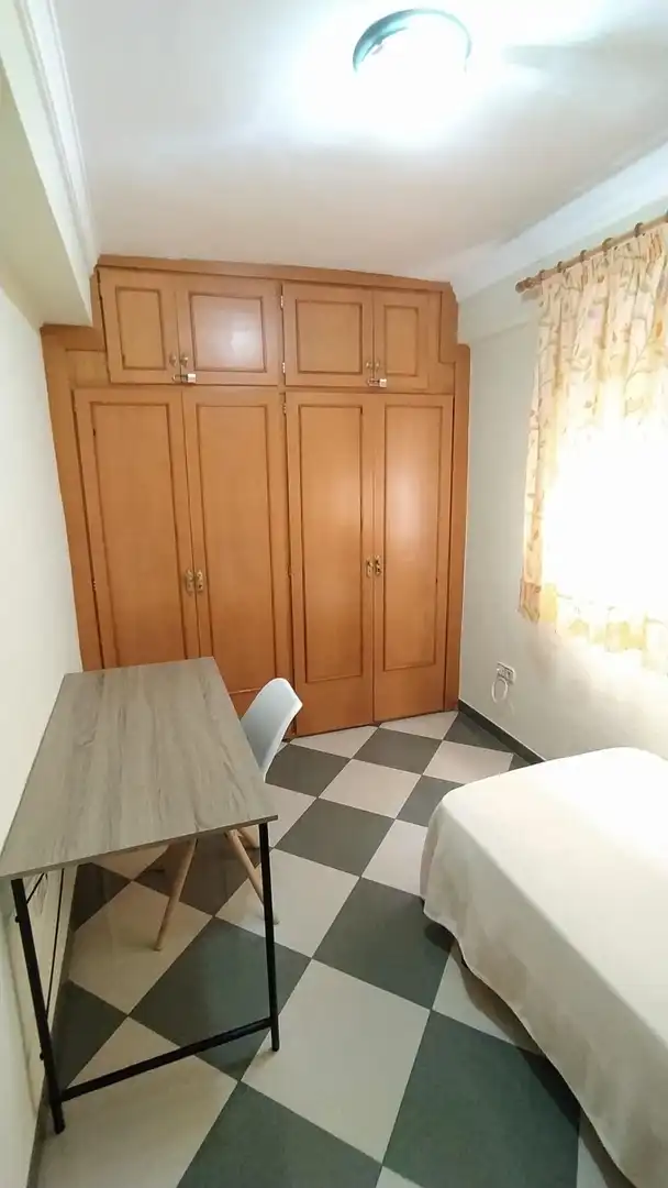 Habitación de Piso de alquiler en Málaga con Aire acondicionado y Amueblado