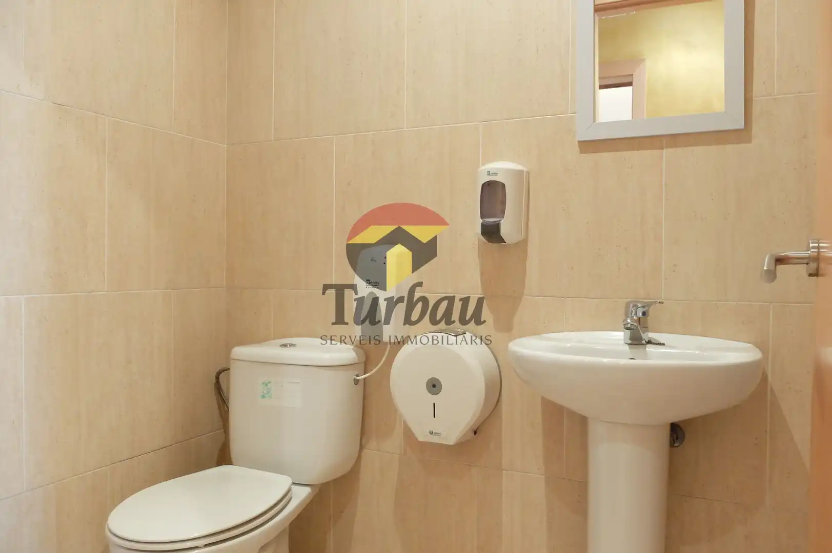 Badezimmer von Geschaftsraum zur Miete in Tossa de Mar mit Klimaanlage und Terrasse