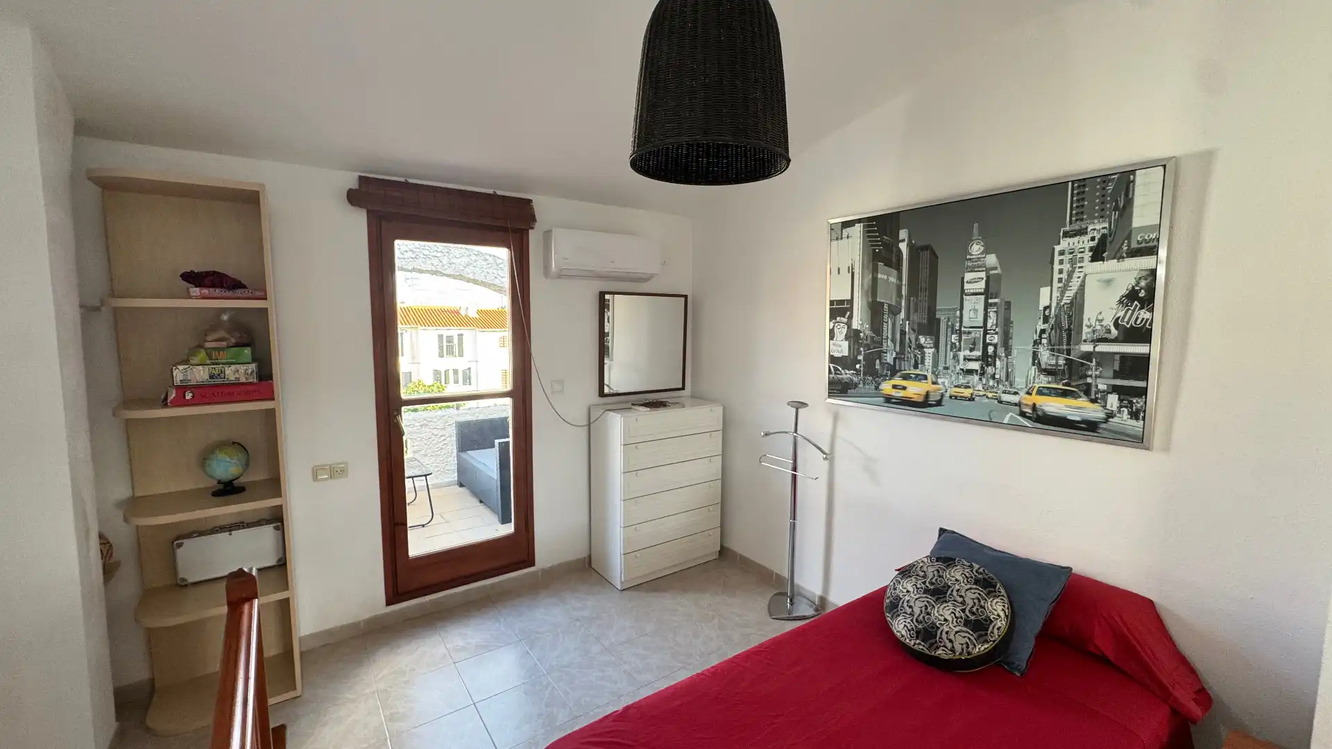 Schlafzimmer von Einfamilien-Reihenhaus zum Verkauf in Torredembarra mit Klimaanlage, Heizung und Privatgarten