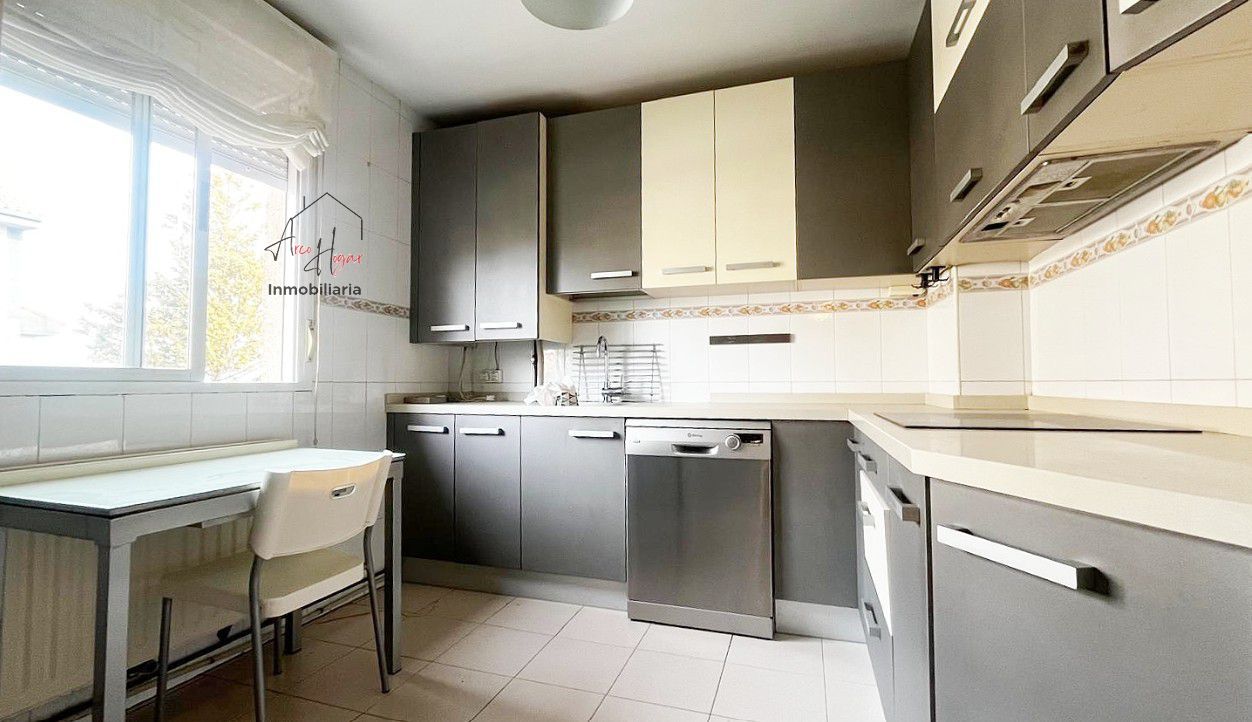 Cuina de Casa o xalet en venda en Villares de la Reina amb Aire condicionat, Calefacció i Parquet