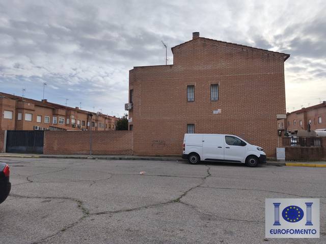 Casa adosada en Venta en Chozas de Canales