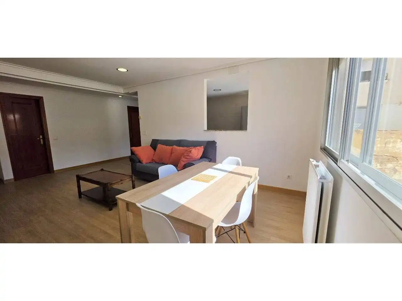 Sala d'estar de Pis de lloguer en  Logroño amb Calefacció, Parquet i Terrassa