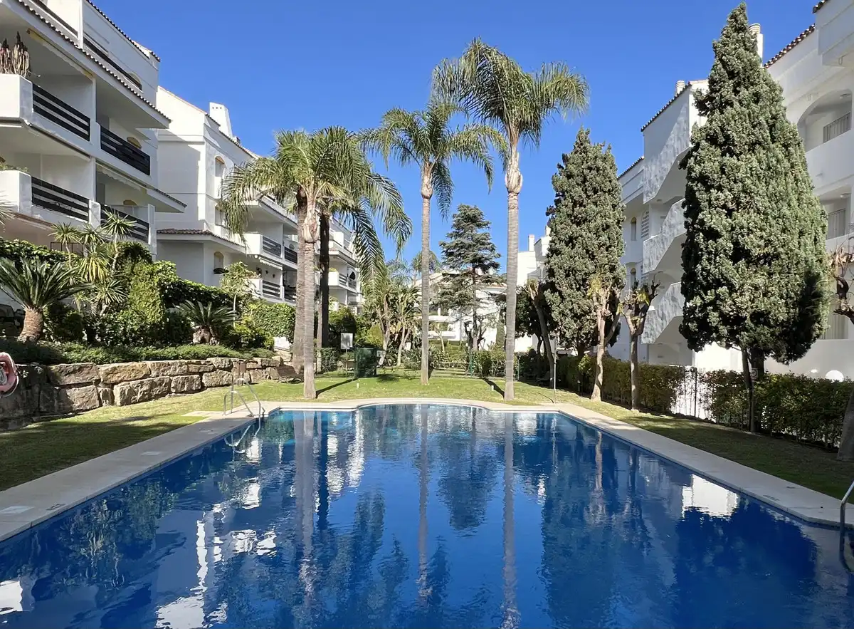 Außenansicht von Wohnung zum Verkauf in Marbella mit Klimaanlage, Terrasse und Möbliert