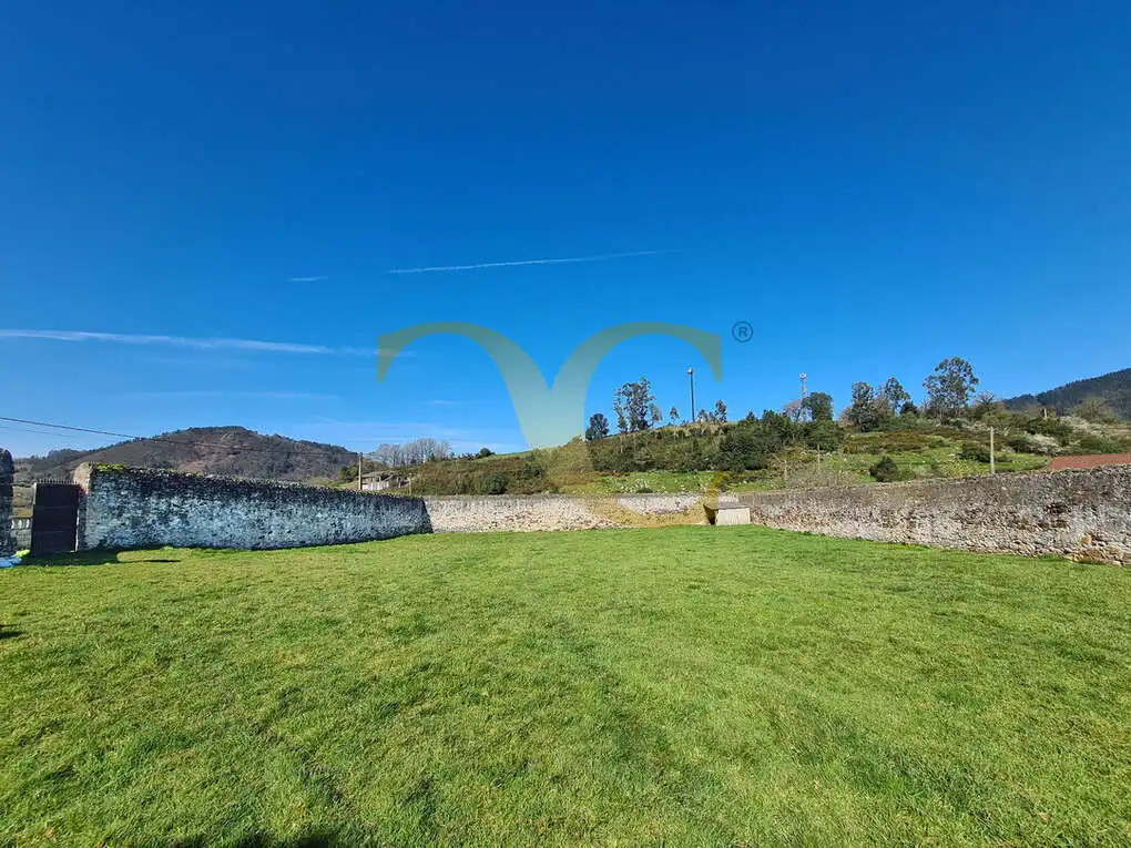 Casa o chalet en venta en Las Regueras   con Jardín privado