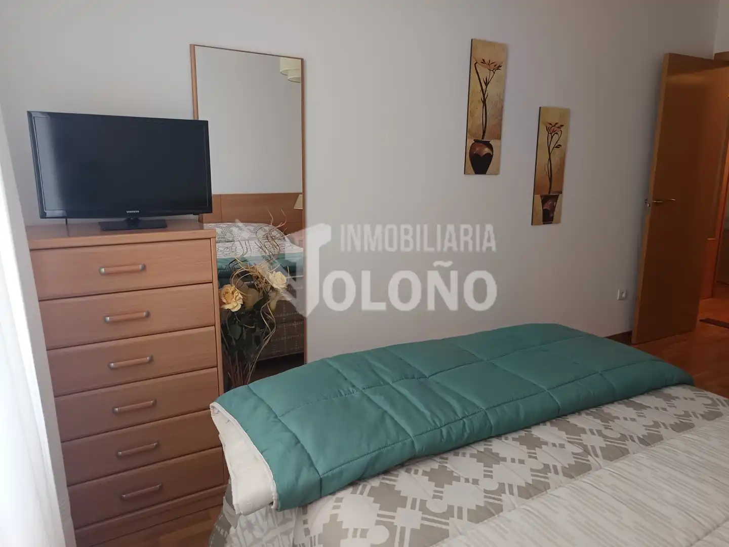 Dormitori de Apartament en venda en Castañares de Rioja amb Calefacció, Moblat i Forn