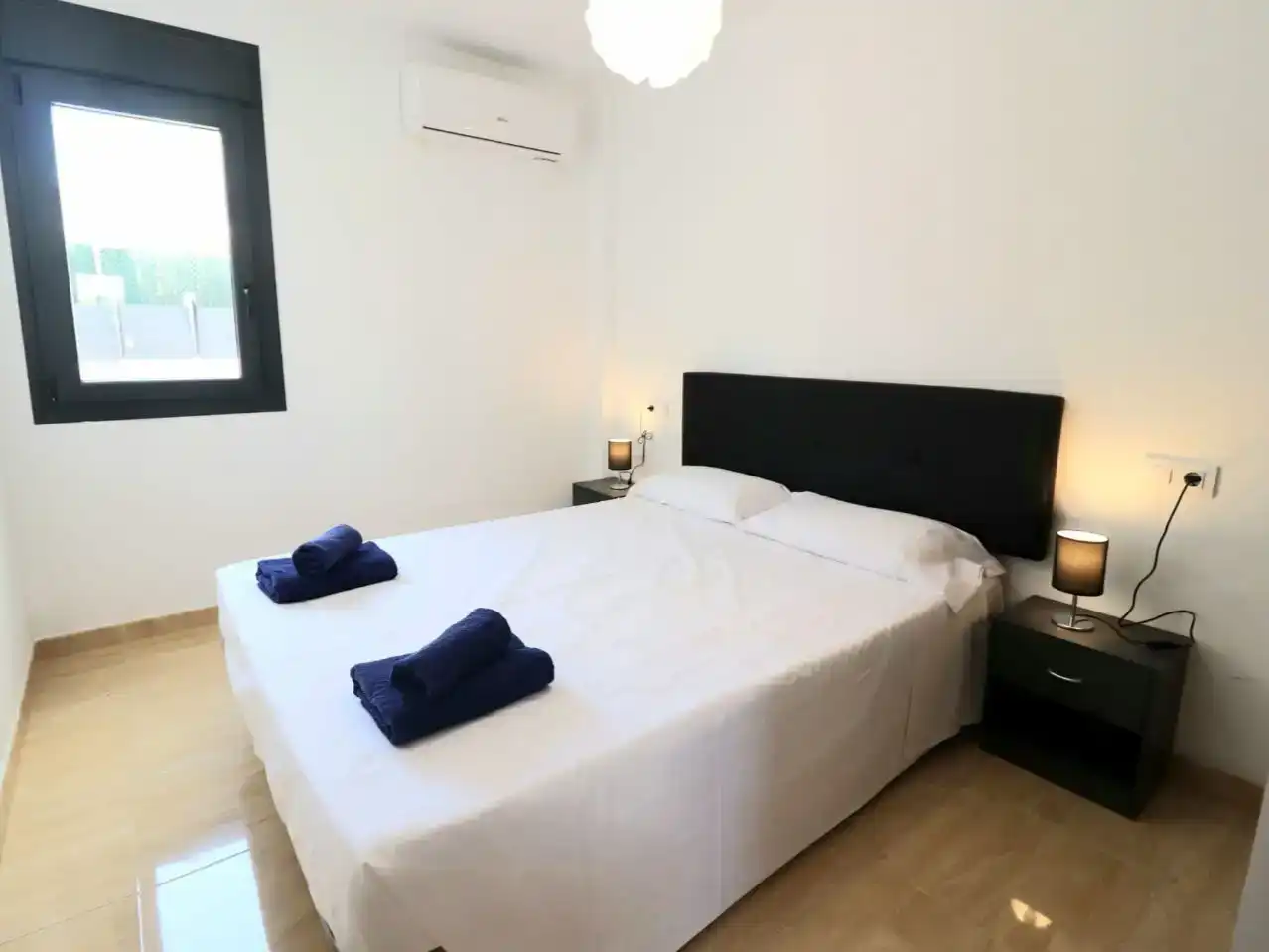 Dormitori de Casa adosada en venda en Mont-roig del Camp amb Aire condicionat i Piscina