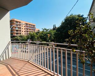 Vista exterior de Pis en venda en Figueres amb Aire condicionat, Parquet i Terrassa