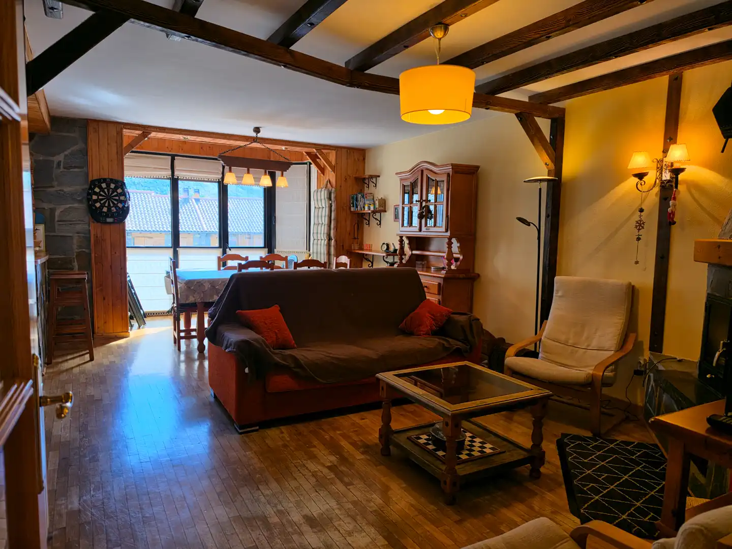 Wohnzimmer von Wohnungen zur Miete in Biescas mit Klimaanlage, Heizung und Parkett