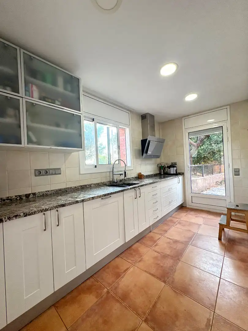 Cocina de Casa o chalet en venta en Rubí con Aire acondicionado, Calefacción y Jardín privado