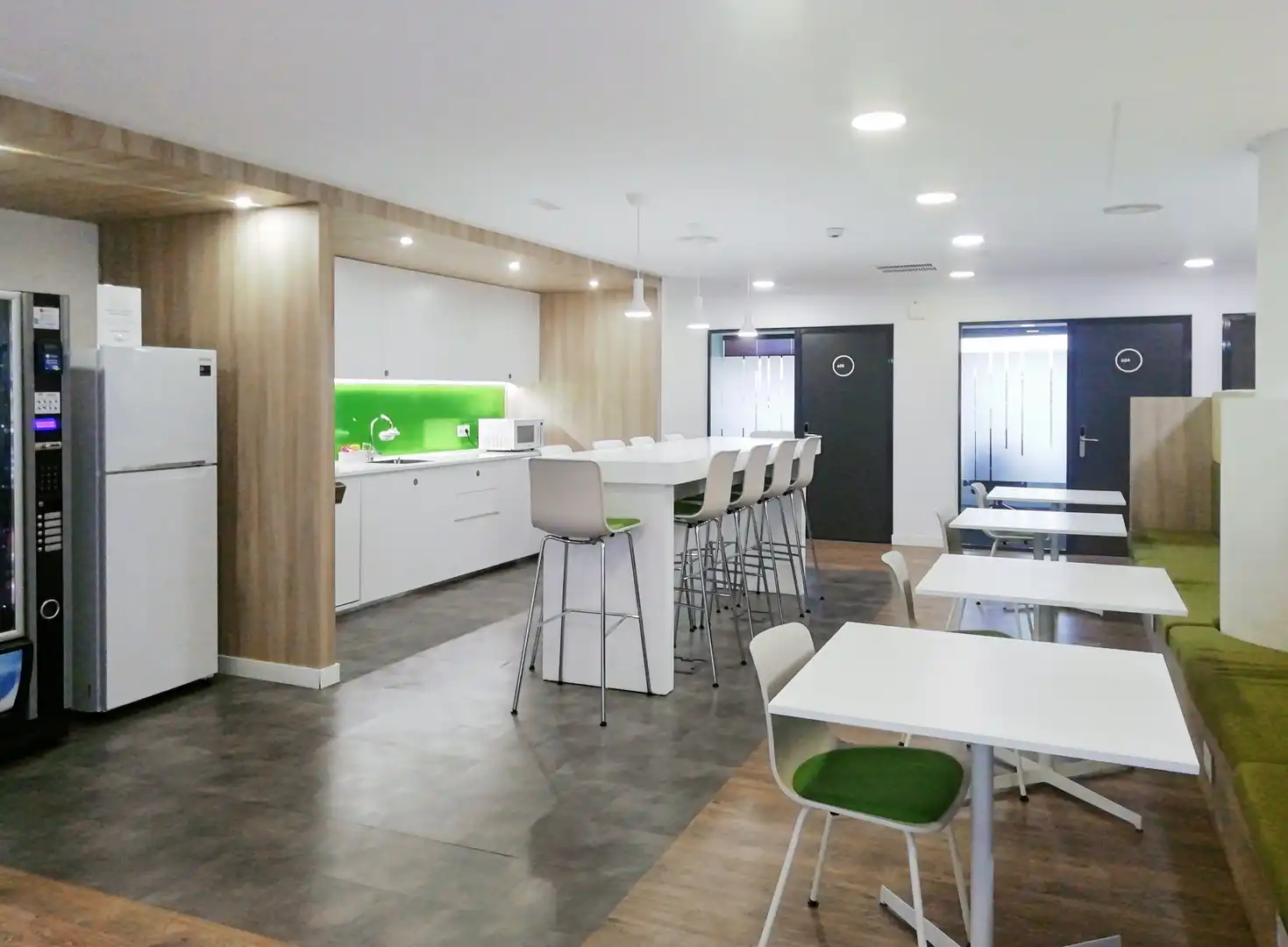 Küche von Büro zur Miete in Murcia mit Klimaanlage, Heizung und Möbliert