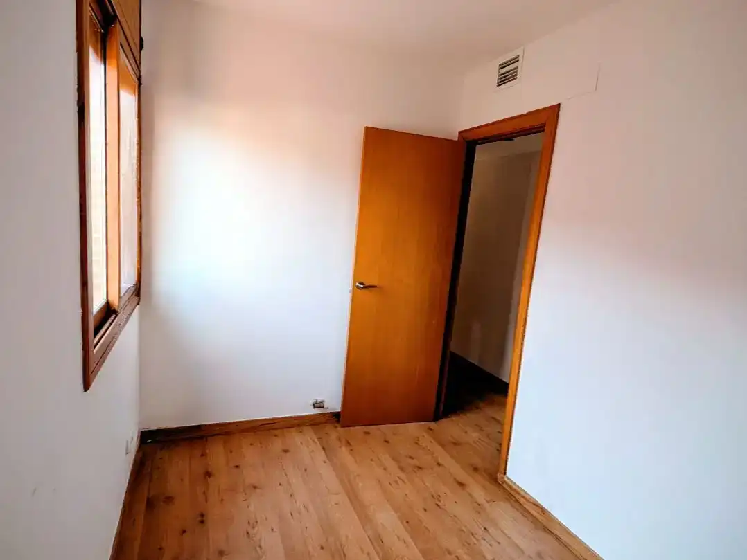 Dormitori de Pis en venda en Santa Coloma de Gramenet amb Aire condicionat, Piscina i Balcó