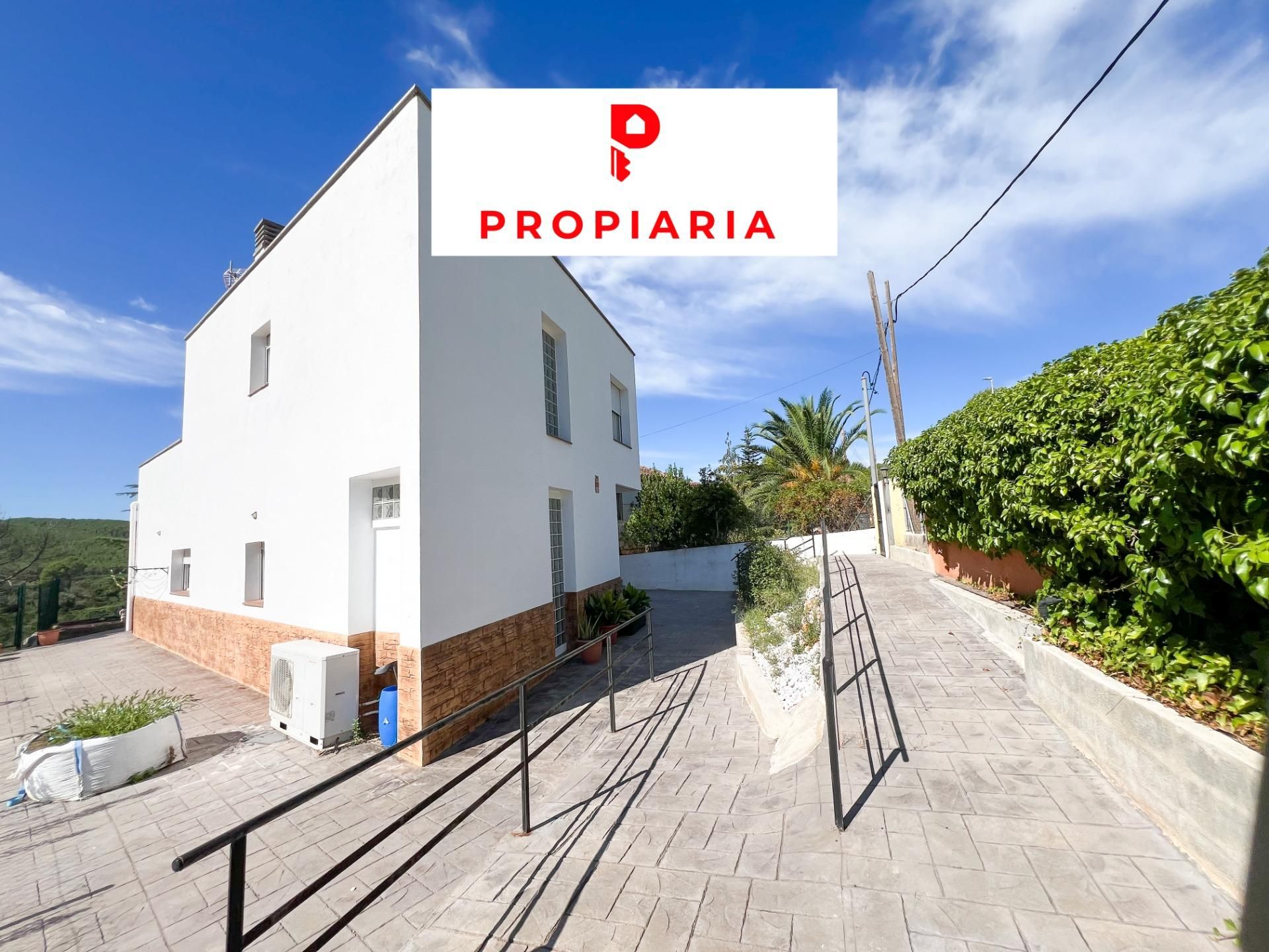 Vista exterior de Casa o xalet en venda en Vallirana amb Jardí privat, Terrassa i Balcó