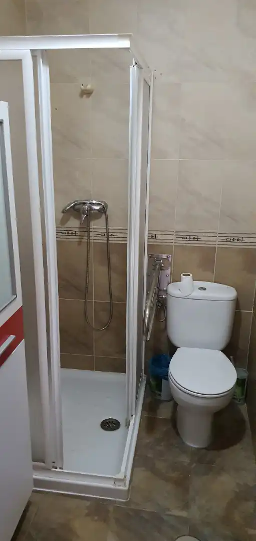 Bany de Pis en venda en Granada amb Aire condicionat i Moblat