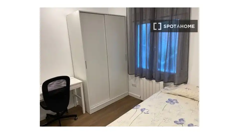 Bedroom of Flat for share in Madrid  with Air Conditioner, Terrace and Furnished