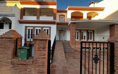 Vista exterior de Casa adosada en venda en Huéscar amb Calefacció, Jardí privat i Terrassa