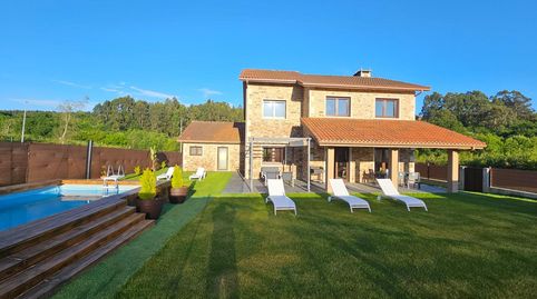 Se Vende Chalet con Excelentes Calidades en Urbanización Costa Miño Golf 374 m2 con Jardín y Piscina
