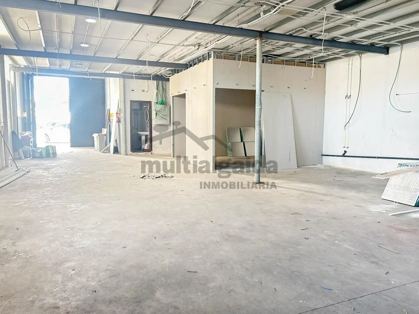 Nau industrial en venda a Monteolivete - Camino Sevilla