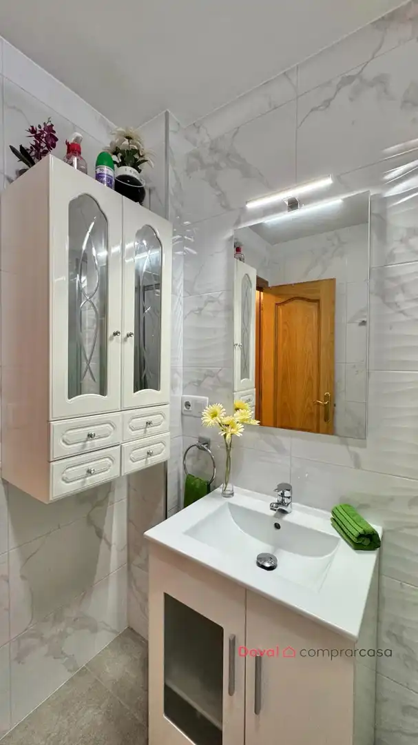 Baño de Ático en venta en Tui con Calefacción, Parquet y Terraza