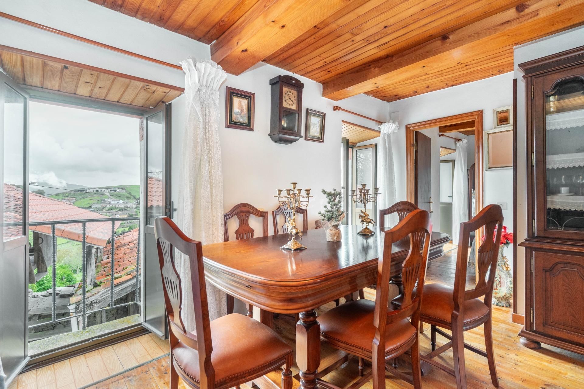 Menjador de Casa o xalet en venda en Valdés - Luarca amb Calefacció, Jardí privat i Terrassa