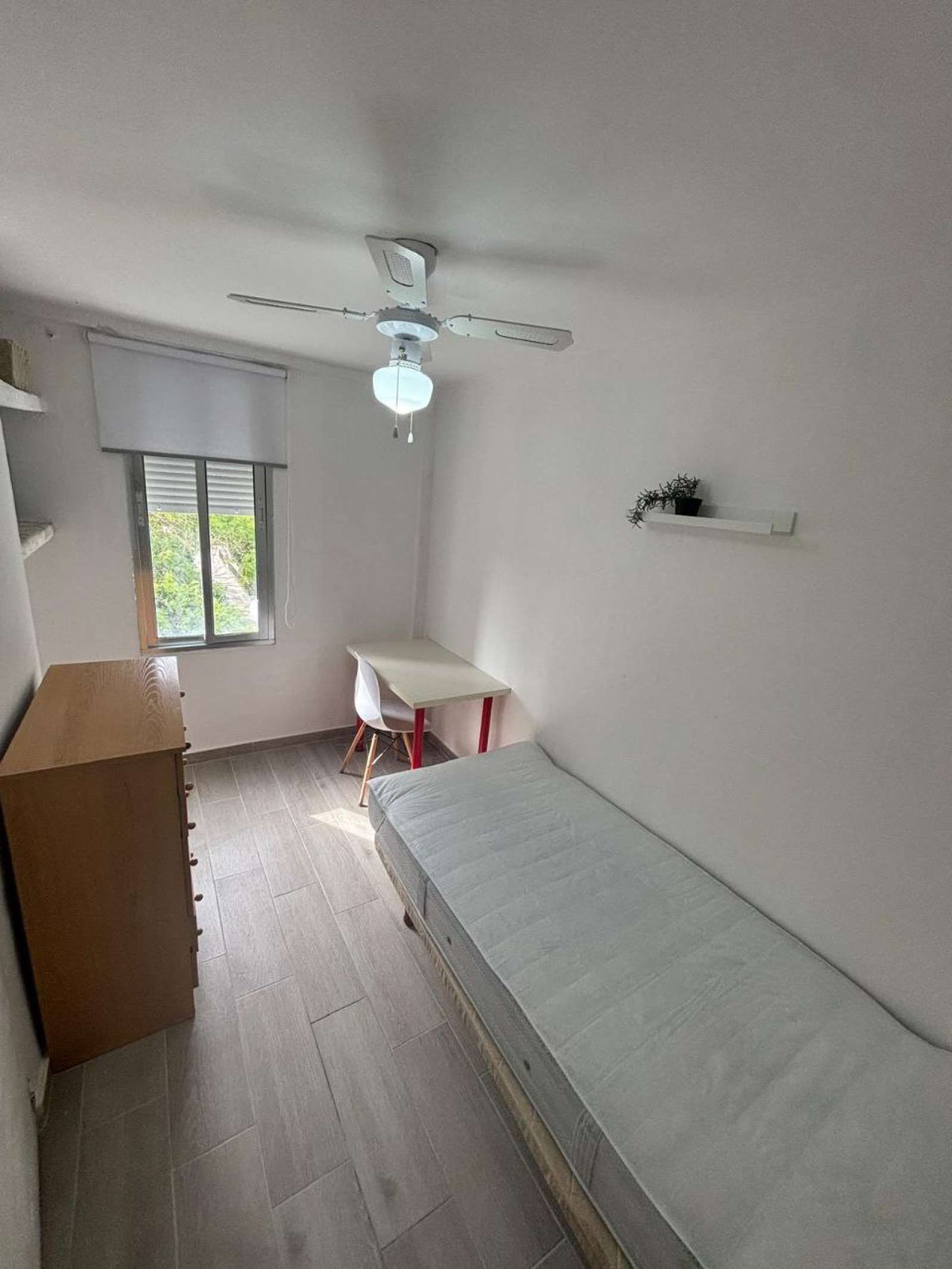 Bedroom of Flat to share in  Sevilla Capital  with Air Conditioner and Terrace