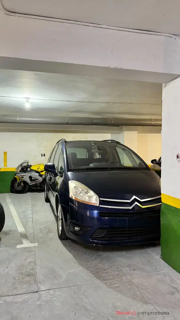 Parking de Piso en venta en Vigo  con Calefacción, Terraza y Balcón