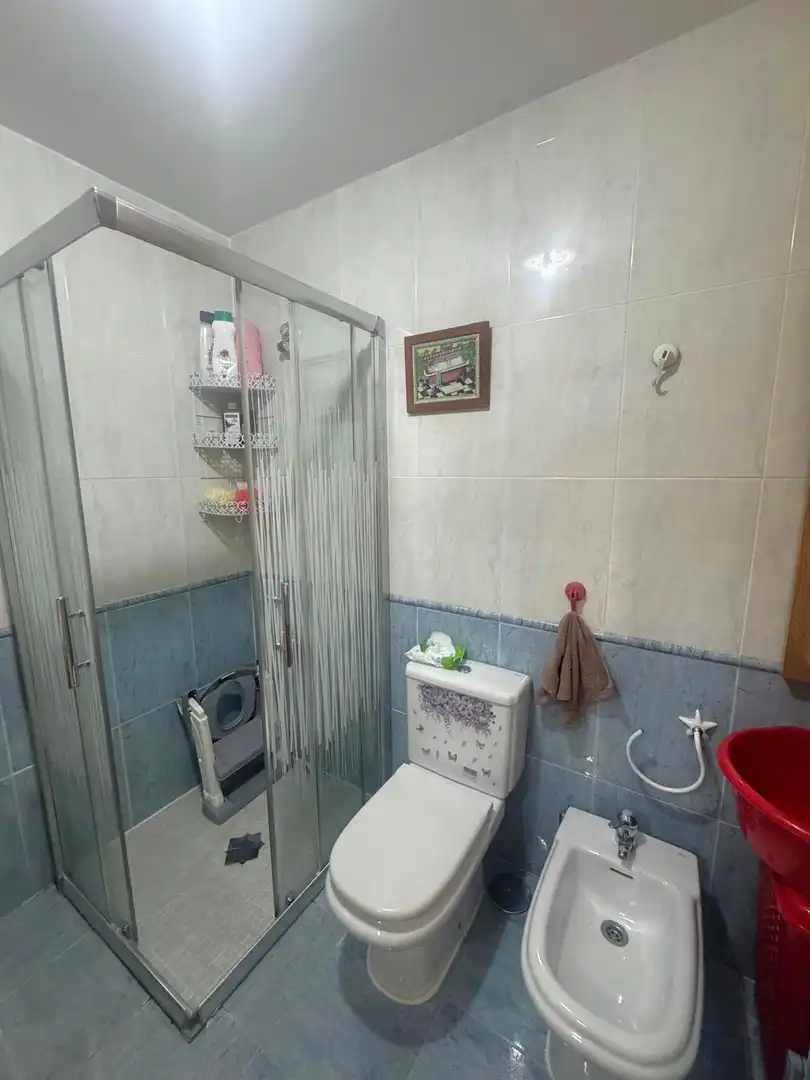 Baño de Casa adosada en venta en Pozo de Guadalajara con Aire acondicionado, Calefacción y Jardín privado