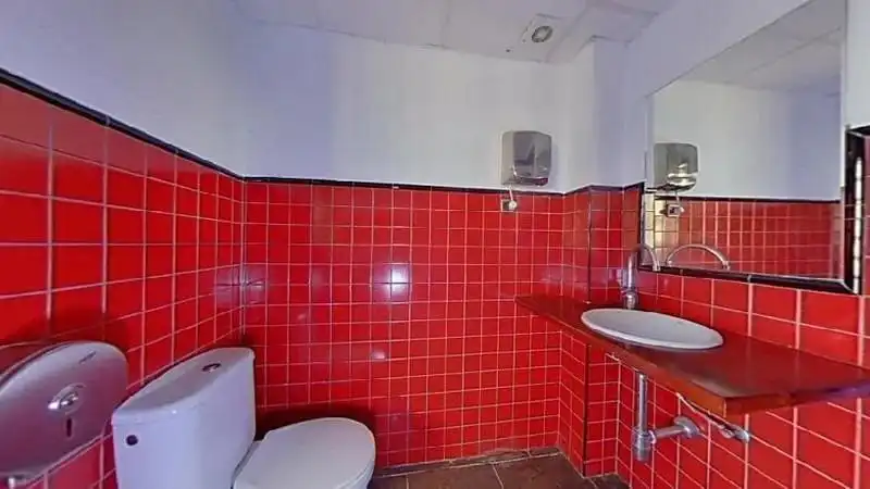Bany de Local en venda en Cubelles
