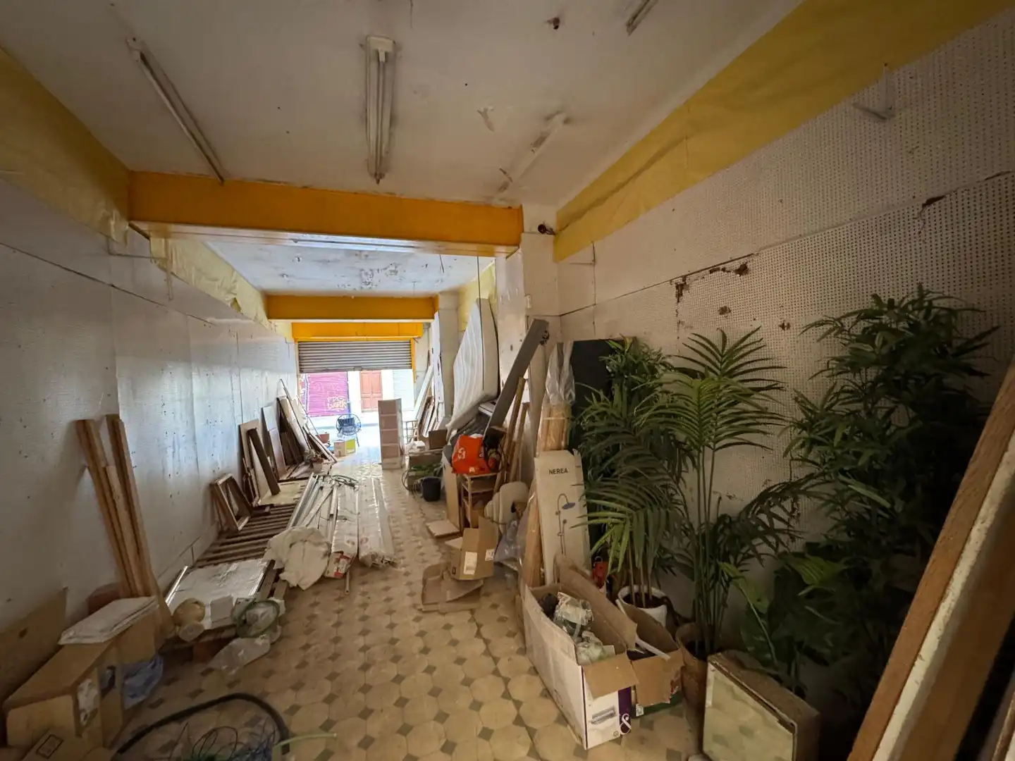 Local comercial de lloguer a Calle JOVARA