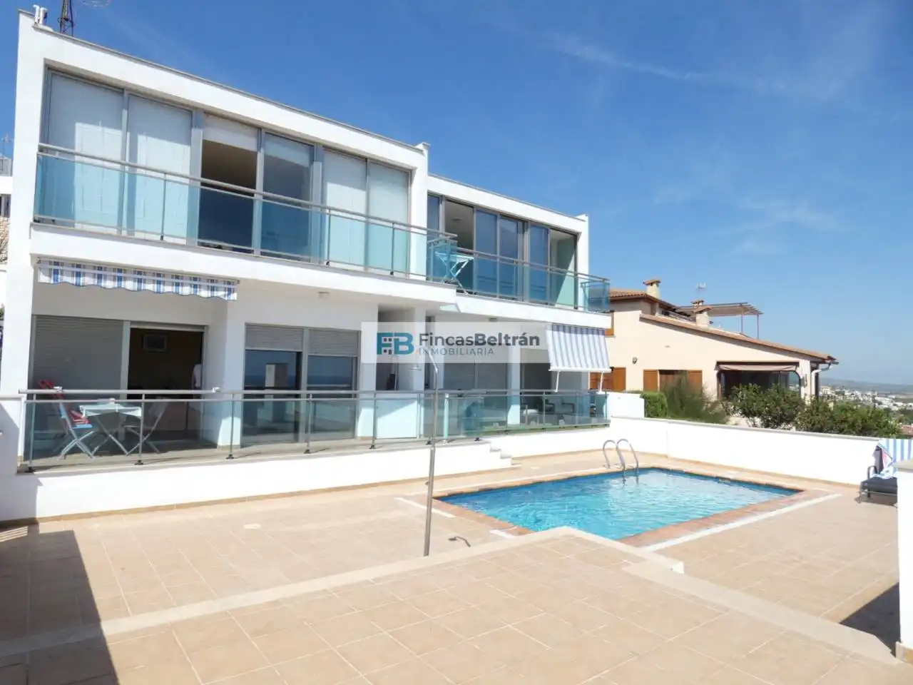 Casa amb terrassa en venda a Avenida Dinamarca