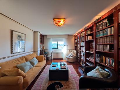 Sala d'estar de Dúplex en venda en Ourense Capital  amb Calefacció, Terrassa i Traster