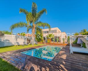 Vista exterior de Casa o xalet en venda en Elche / Elx amb Aire condicionat, Terrassa i Piscina