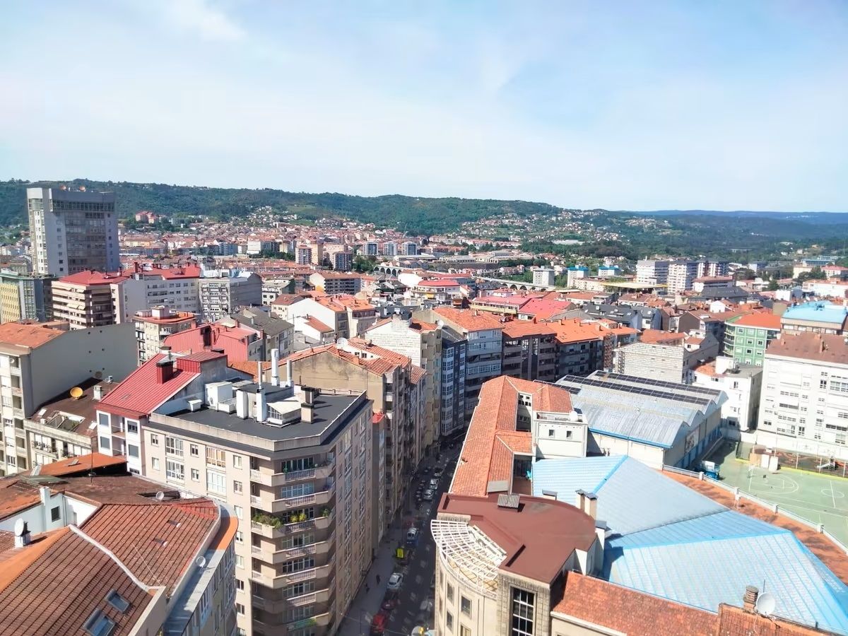 Vista exterior de Piso en venta en Ourense Capital  con Parquet, Terraza y Horno
