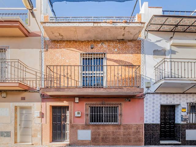 Casa adosada en Venta en c/ puebla de los infantes en Palmete
