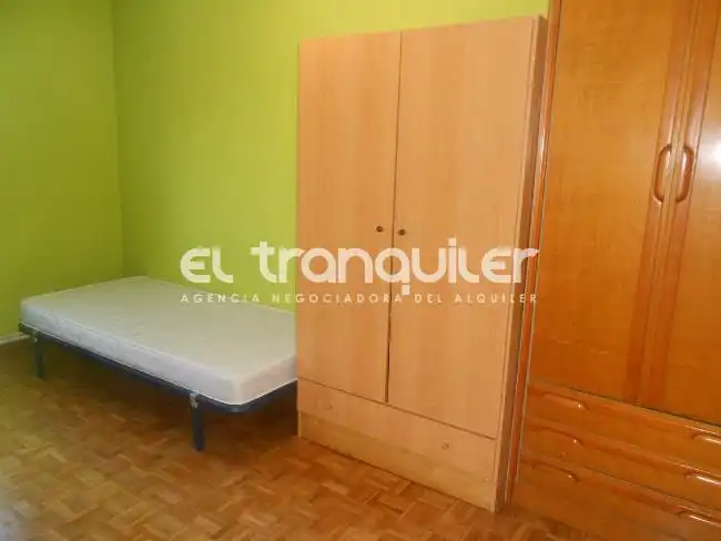 Dormitori de Pis de lloguer en Madrid amb Aire condicionat, Parquet i Terrassa