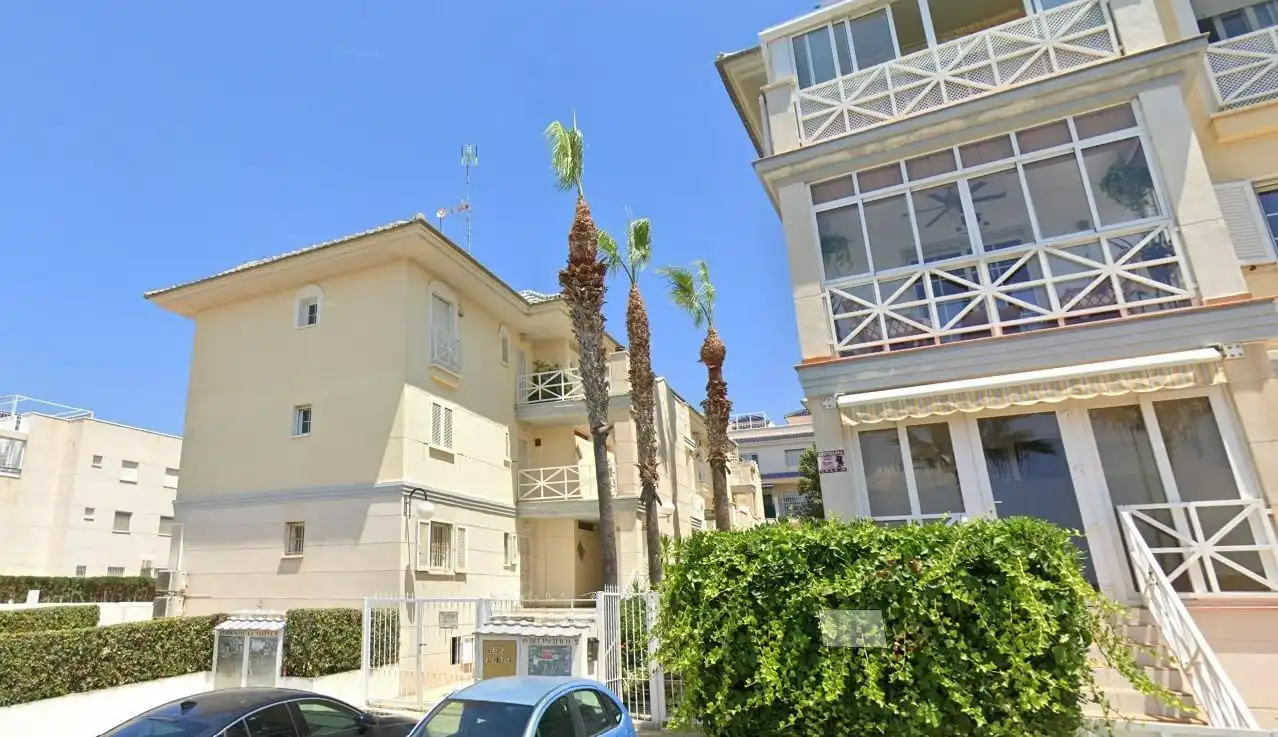 Außenansicht von Wohnungen zum Verkauf in Torrevieja mit Terrasse und Möbliert