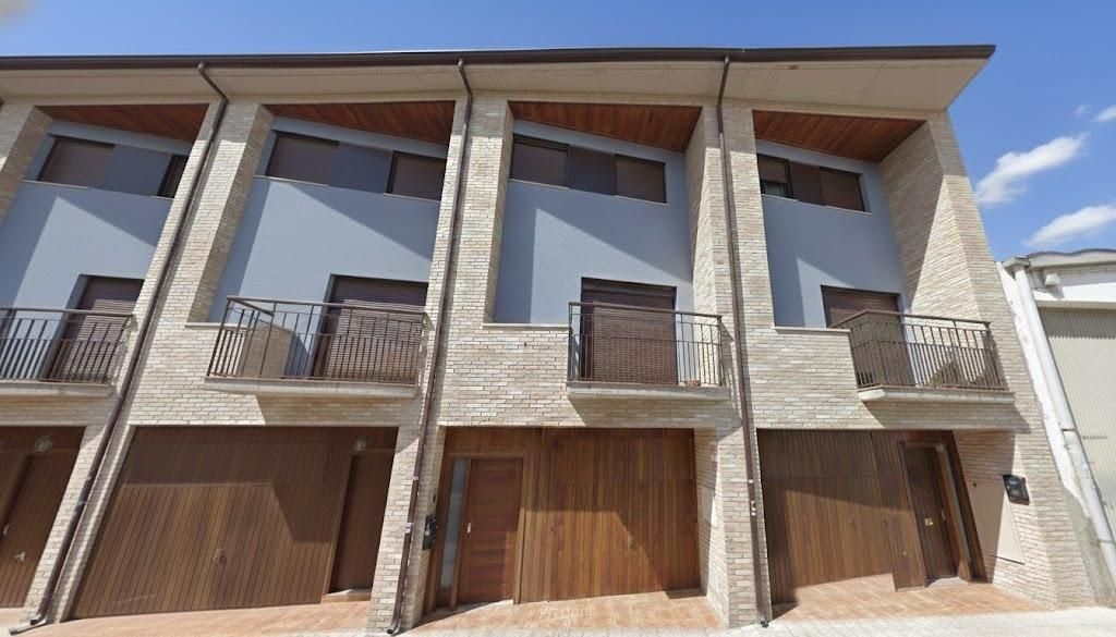 Exterior view of Single-family semi-detached for sale in Villanueva de Gállego  with Private garden, Terrace and Balcony