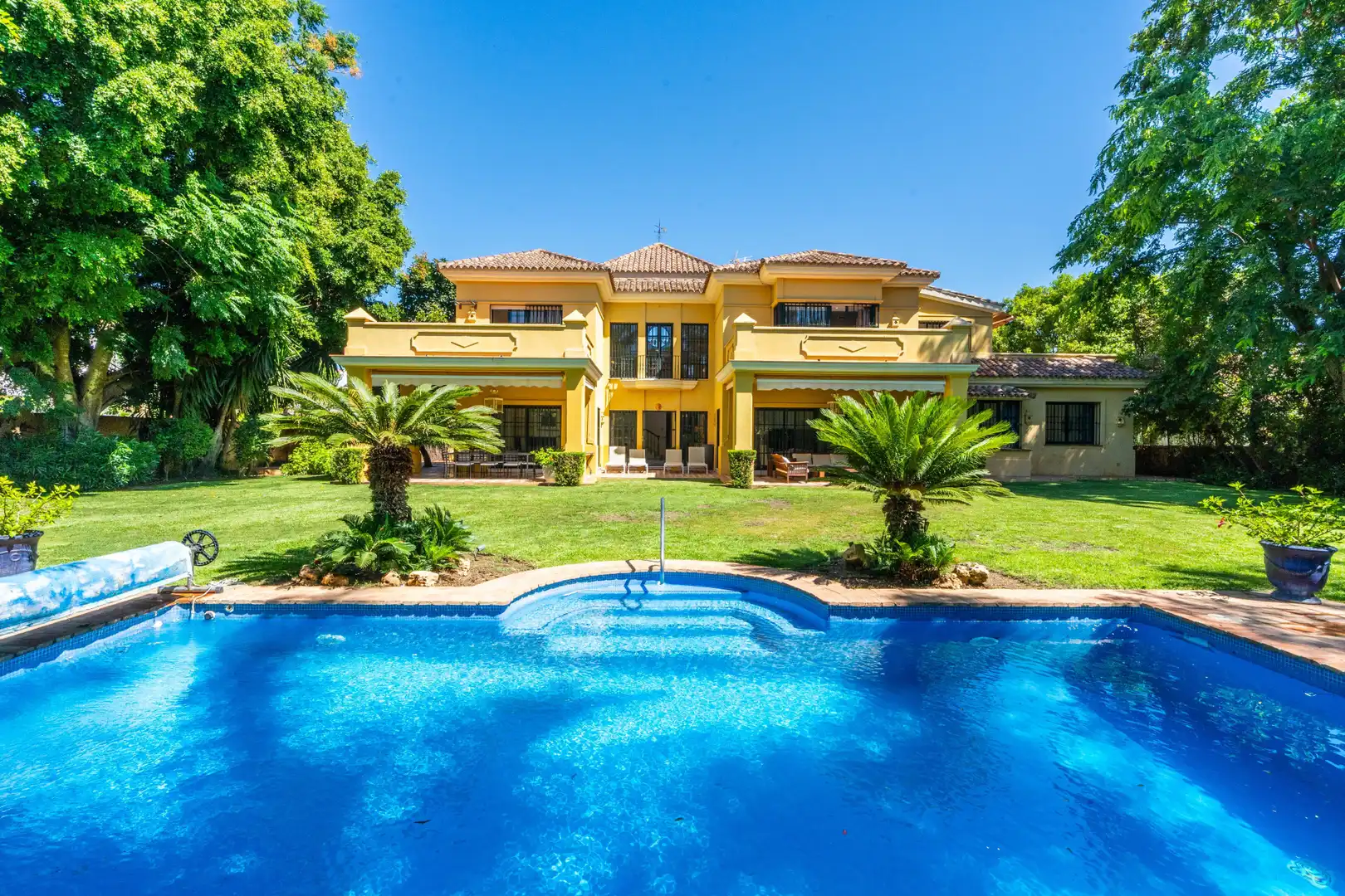 Jardí de Casa o xalet en venda en Marbella amb Aire condicionat, Jardí privat i Terrassa