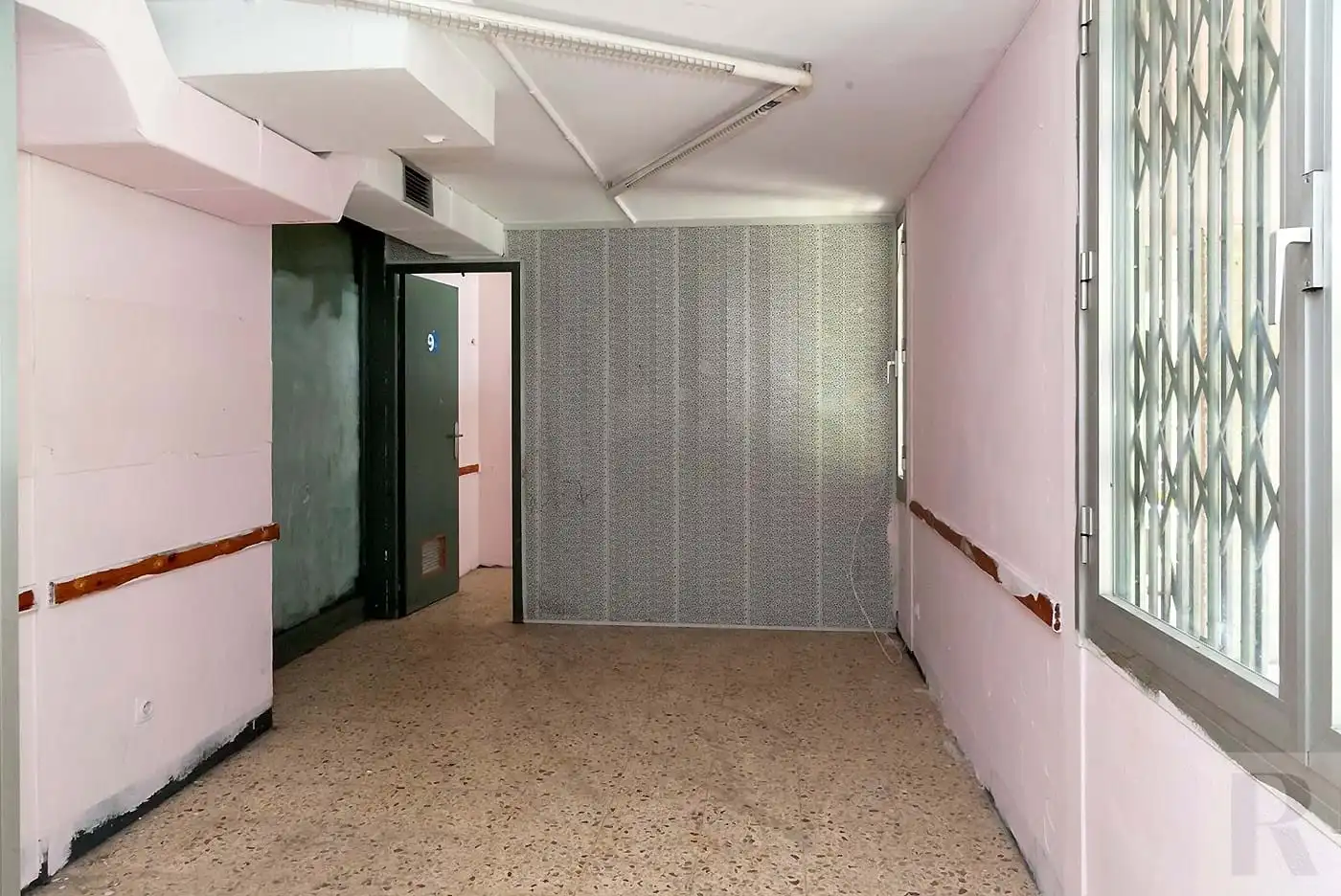 Oportunidad única de adquirir un local comercial en Barcelona con dos plantas, 228 m de superficie y sistema de seguridad. Ideal p, imatge 4