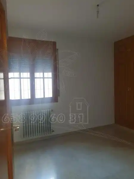 Dormitori de Pis en venda en Baza amb Calefacció, Terrassa i Moblat