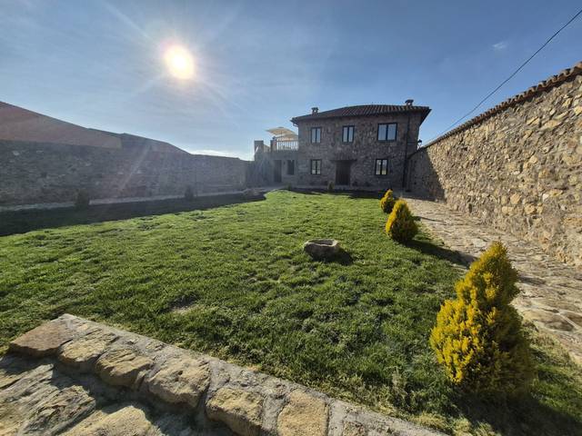 Casa-chalet en Alquiler en Gemuño