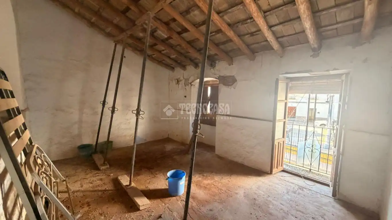 Casa o chalet en venta en La Lantejuela  con Balcón