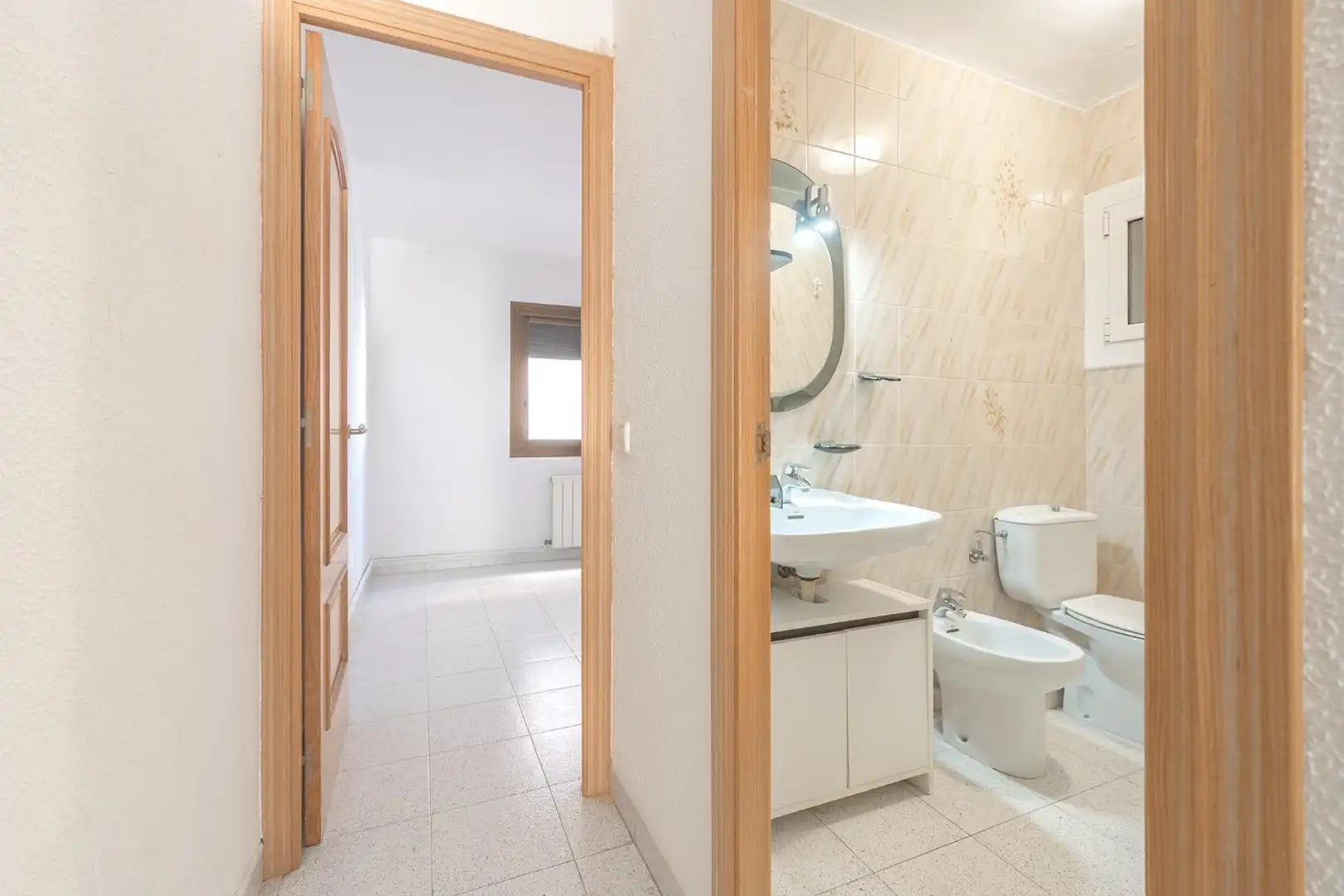 Bathroom of Flat for sale in Vilanova i la Geltrú  with Heating, Furnished and Balcony